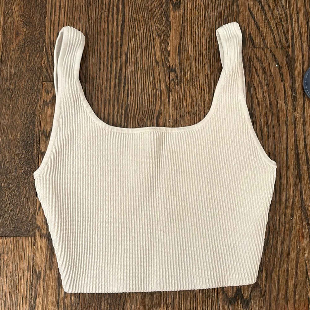 Aritzia babaton cropped ribbed top